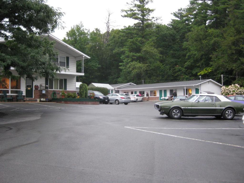 Popular attractions Area Nearby Property